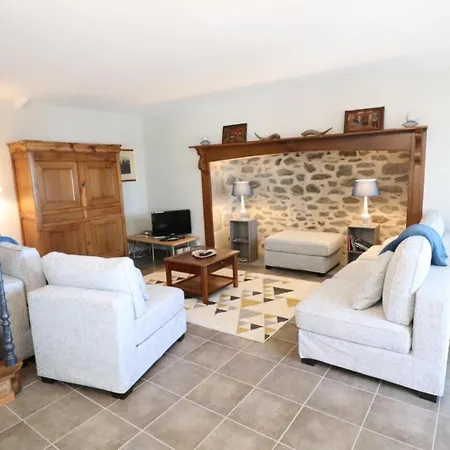 Maison De Charme Au Coeur Des Volcans, Proche De Salers, Avec Jardin Et Activites De Plein Air - Fr-1-742-288 Holiday home Saint-Bonnet-de-Salers